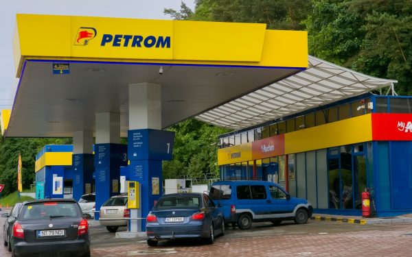Benzina și motorina, prețuri SURPRINZĂTOARE la pompă azi. Ce spun experții?
