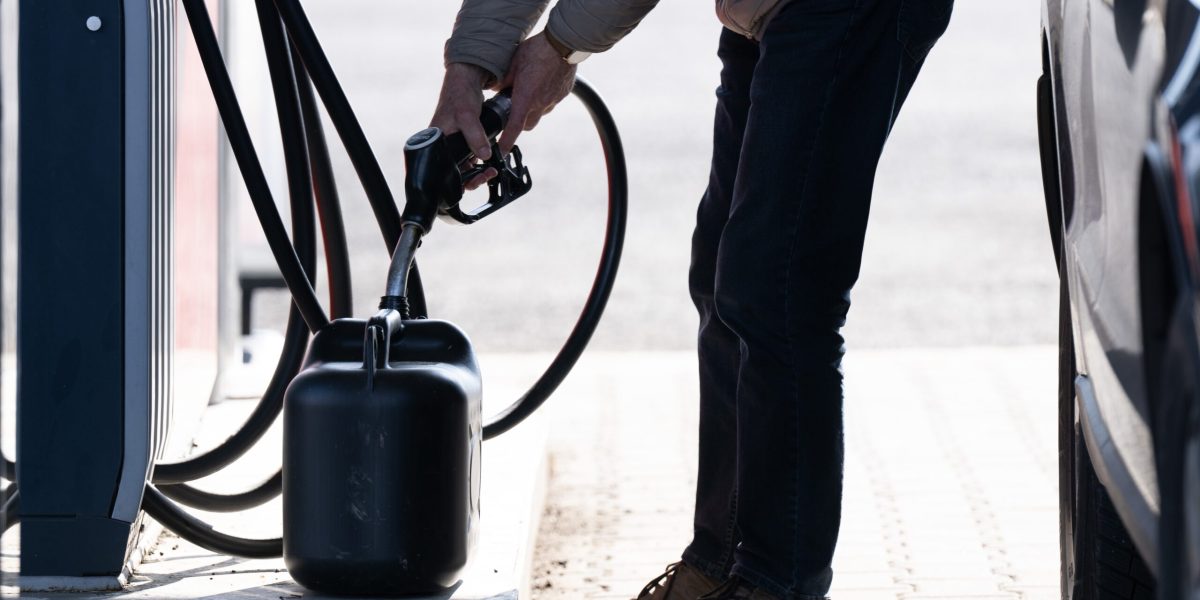 FMI: Reducerea taxelor la combustibili, ineficientă contra prețurilor mari. Explicații