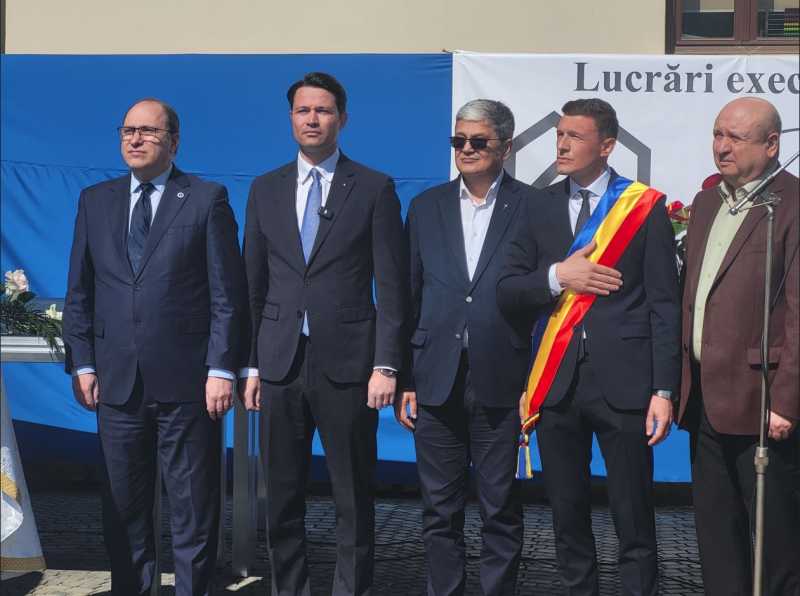 Bistrița-Năsăud: Ministrul Educației taie panglica unei școli renovate cu fonduri UE, la Năsăud