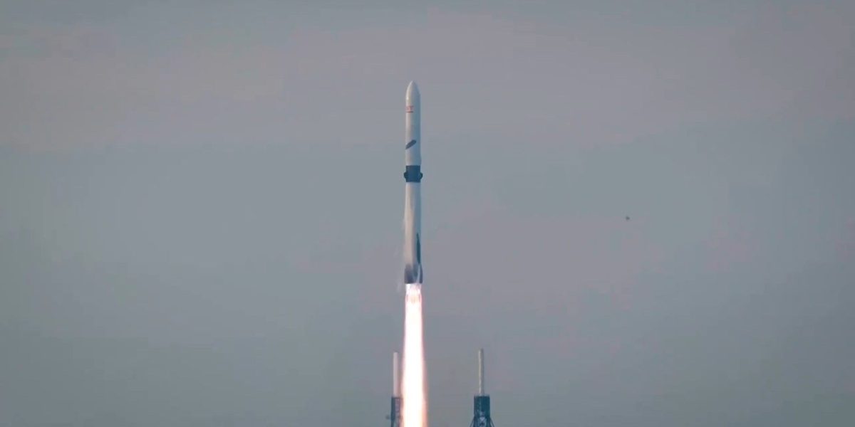 Blue Origin reușește: Racheta New Glenn, reutilizată pentru prima oară