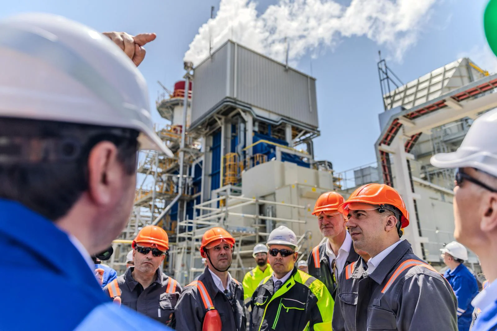 Rafinăria Petromidia își reia activitatea la capacitate maximă după o intervenție rapidă de mentenanță Rafinăria Petromidia, cea mai mare unitate de procesare a petrolului din România, a reluat funcționarea la capacitate maximă după finalizarea unor lucrări de mentenanță efectuate în timp record