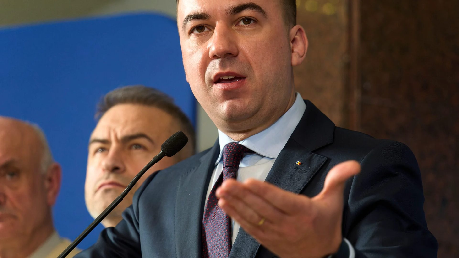 Prețurile la carburanți vor începe să scadă semnificativ abia peste 45-50 de zile, conform declarațiilor ministrului Bogdan Ivan