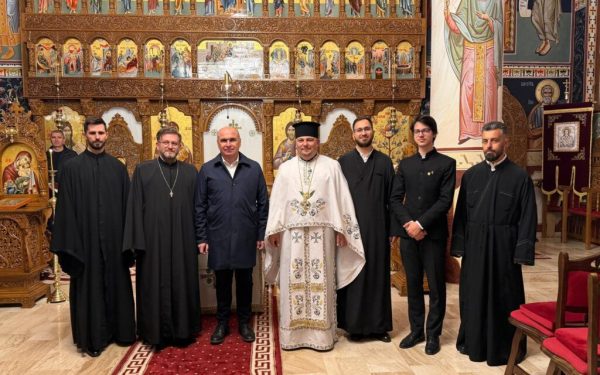 Bolojan, la Sînmartin, de Paște: Premierul, alături de credincioși la slujbă