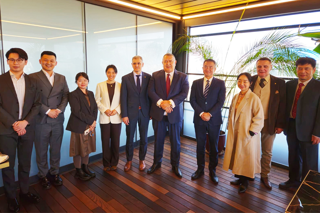 O delegație a Republicii Populare Chineze, condusă de Chen Guangjun, a vizitat Camera de Comerț și Industrie a României (CCIR) pentru a discuta despre intensificarea relațiilor economice bilaterale