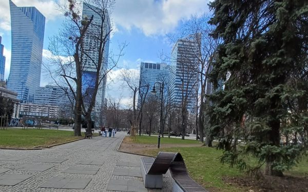 Varșovia, model pentru București: Trotuare libere și sute de km de piste de biciclete