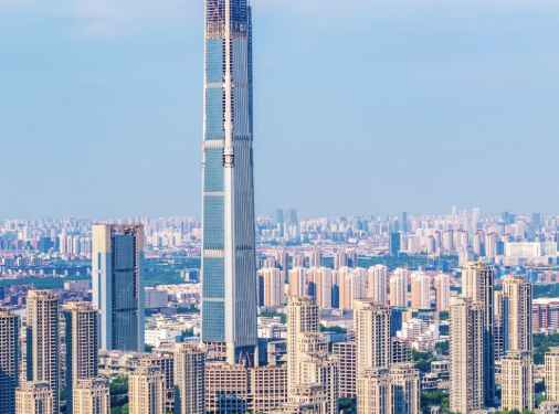 Gigantul din China, gata după 18 ani: Un zgârie-nori uriaș va fi inaugurat