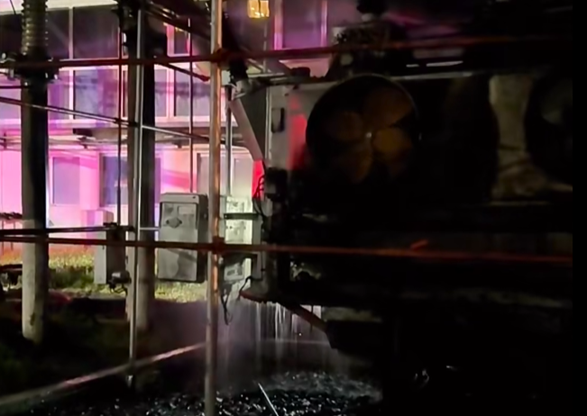 Incendiu la ELCEN: București, fără căldură și curent în Vest