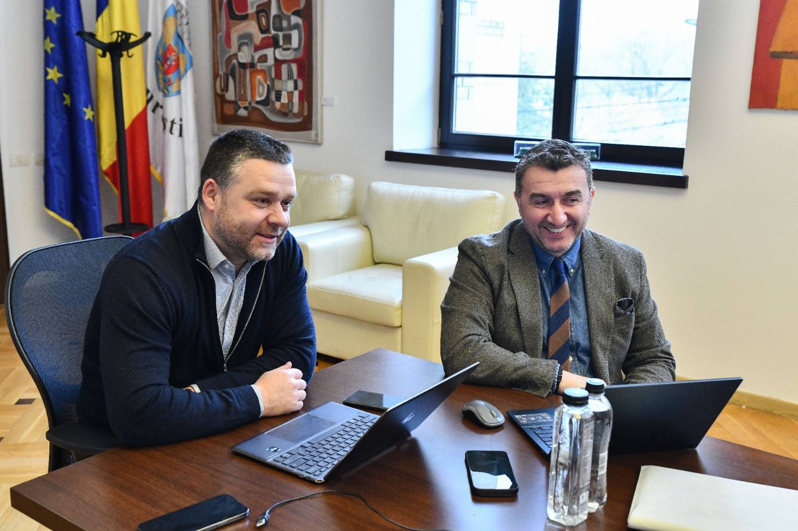 Primarii de sector ai Bucureștiului și conducerea Primăriei Capitalei au desfășurat săptămâna aceasta o serie de întâlniri menite să clarifice și să avanseze proiectele-cheie de infrastructură din Capitală, punând accent pe dezvoltarea de trafic, modernizarea spațiilor urbane și extinderea rețelei de transport în comun
