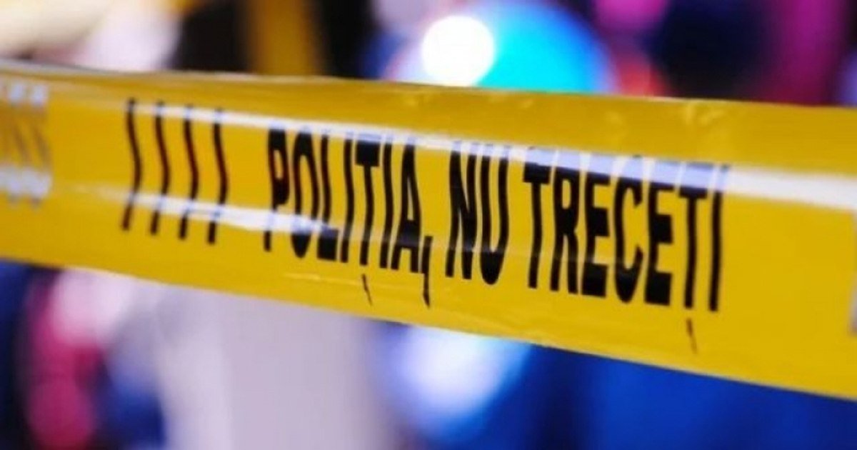Un copil de 12 ani, instituționalizat într-un apartament de tip familial din Pitești, a murit luni, 6 aprilie, după ce a căzut de la etajul al patrulea al blocului în care locuia împreună cu alți minori