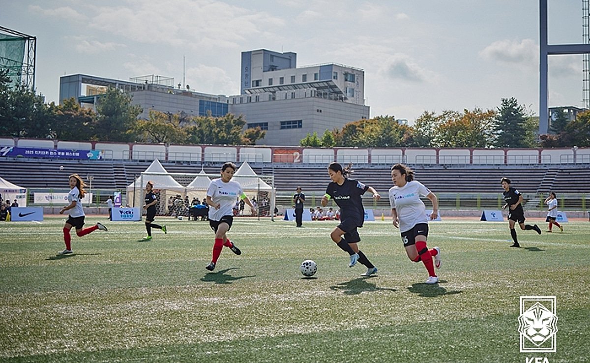 Asociația Coreeană de Fotbal (KFA) extinde proiectul „Kickitaka”, dedicat dezvoltării fotbalului feminin la nivel de liceu și gimnaziu, cu sprijinul Nike, partener oficial