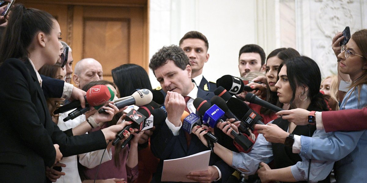 Criză la orizont: Președintele critică PSD-PNL, „Ne-am întors la lupta veche”