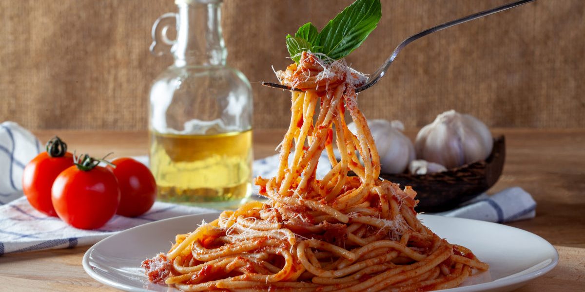 Cum prepari cel mai cremos sos pentru paste? Secretul e… untul!