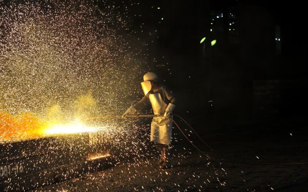 UE vrea să lovească oțelul chinezesc: Taxe vamale DUBLATE pentru protecție