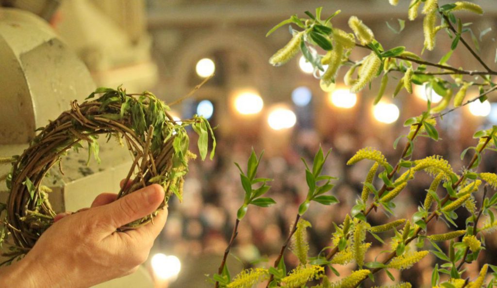 De sărbătoarea Floriilor, tradiționalele obiceiuri și superstiții legate de salcia sfințită sunt în centrul atenției