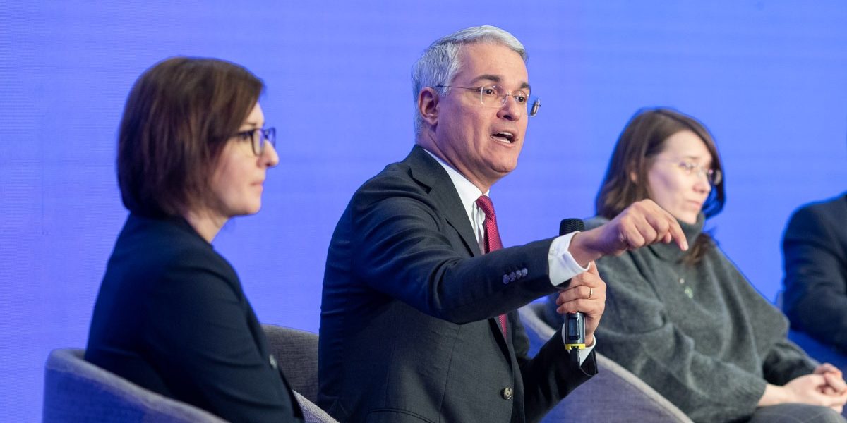 Nicușor Dan, la discuții cu Pîslaru. România, în așteptarea a 10 miliarde de Euro