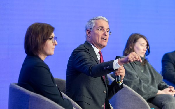 Nicușor Dan, la discuții cu Pîslaru. România, în așteptarea a 10 miliarde de Euro
