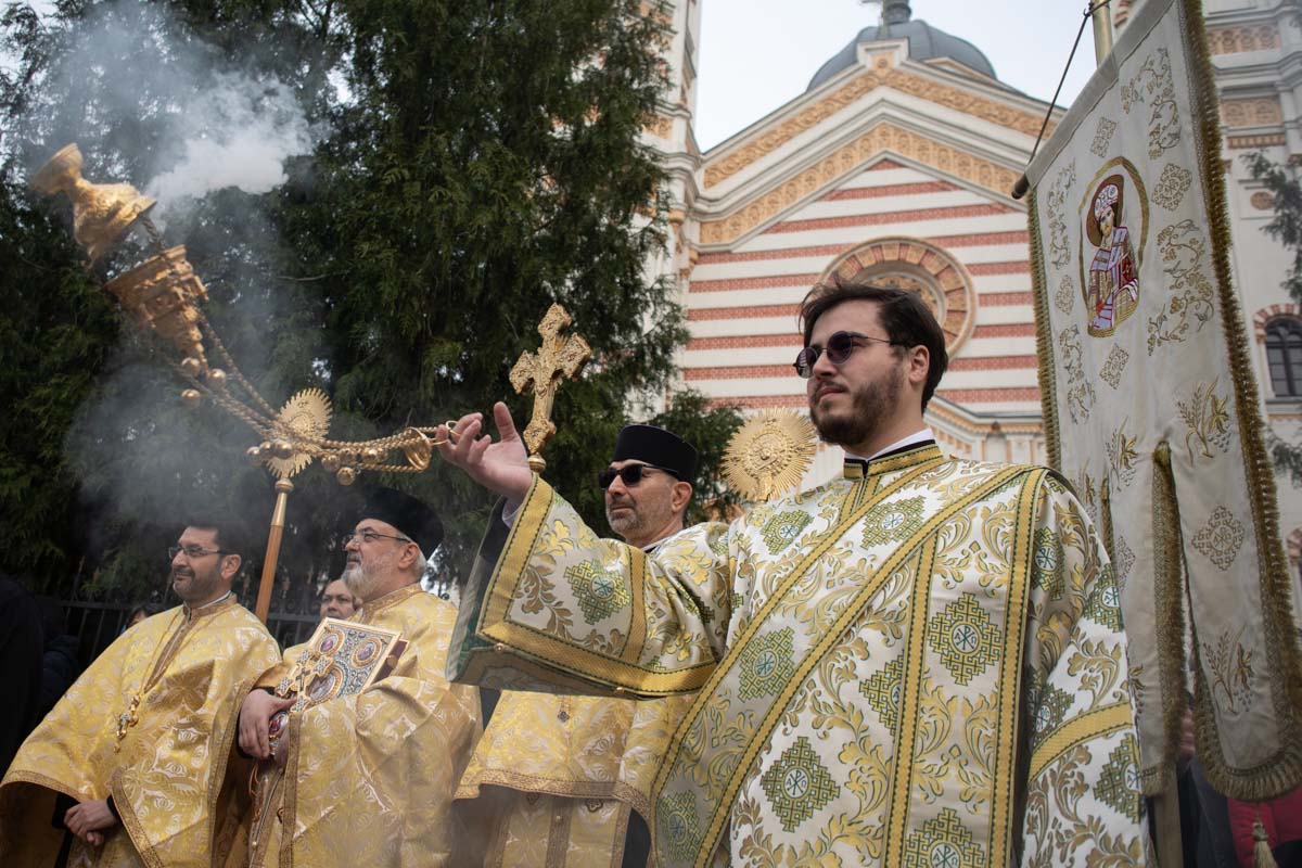 Credincioșii ortodocși și greco-catolici au sărbătorit duminică Intrarea Domnului în Ierusalim, cunoscută sub numele de Floriile, marcând astfel începutul Săptămânii Sfinte