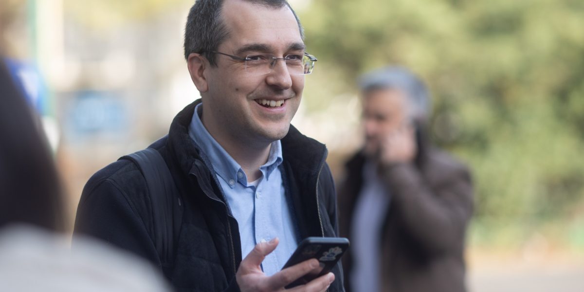 Voiculescu, soluție-șoc: Datoria Pfizer, transformată în medicamente pentru pacienți