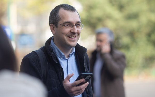 Voiculescu, soluție-șoc: Datoria Pfizer, transformată în medicamente pentru pacienți