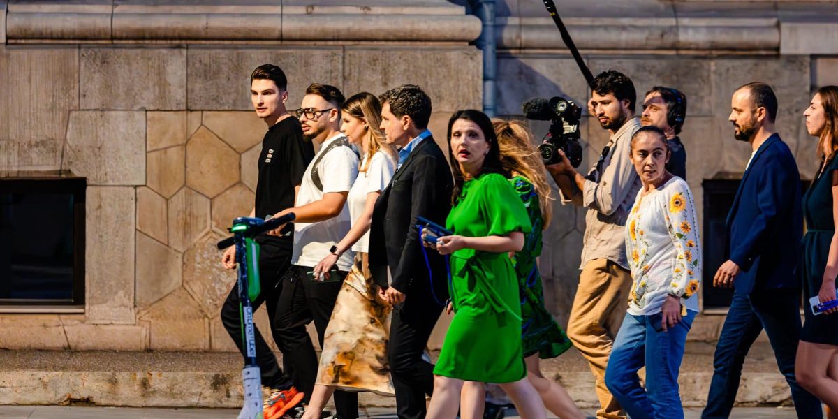 Surse: PNL, în spatele lui Nicușor Dan. Cine a trucat fotografiile din campanie?