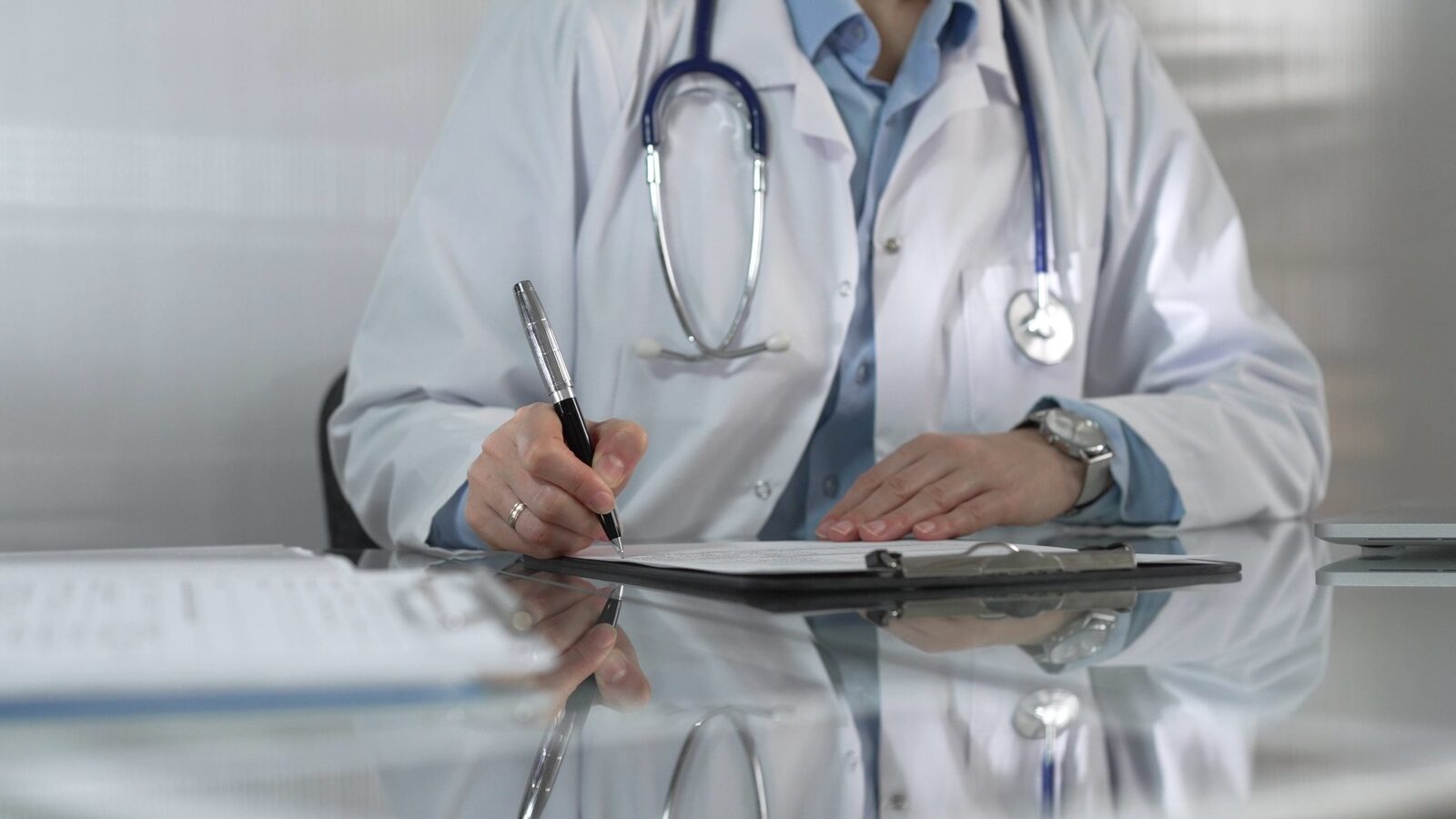 Prevenția, ocolită de români: Controale medicale, rar efectuate, AUDIO
