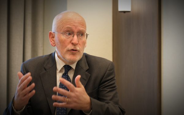Frans Timmermans, fost vicepreședinte executiv al Comisiei Europene și promotor al Pactului Verde, a abordat recent, într-un dialog amplu, teme variate, de la justiție la energie, politici publice și prețuri