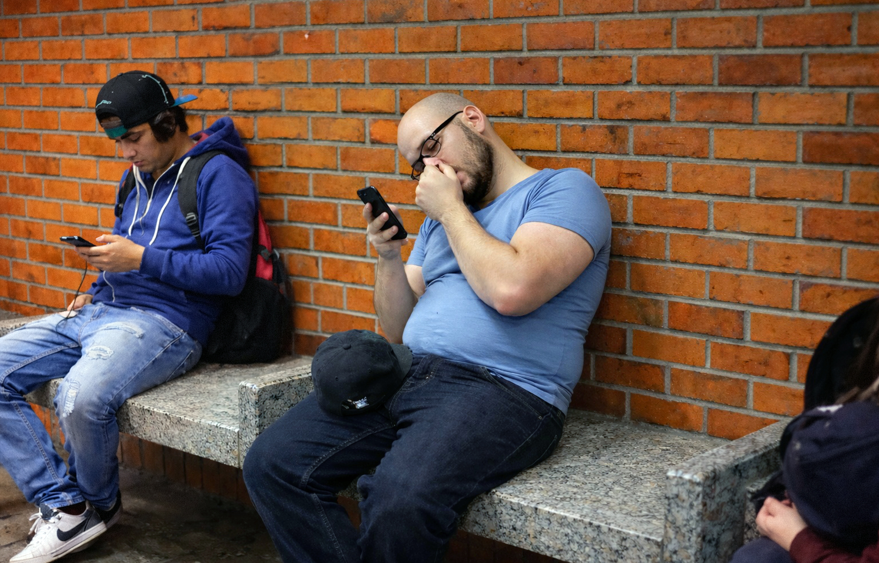 Un gest pe care îl fac aproape toți, scoaterea scobiturii din nas, poate avea legături neașteptate cu una dintre cele mai comune afecțiuni neurodegenerative