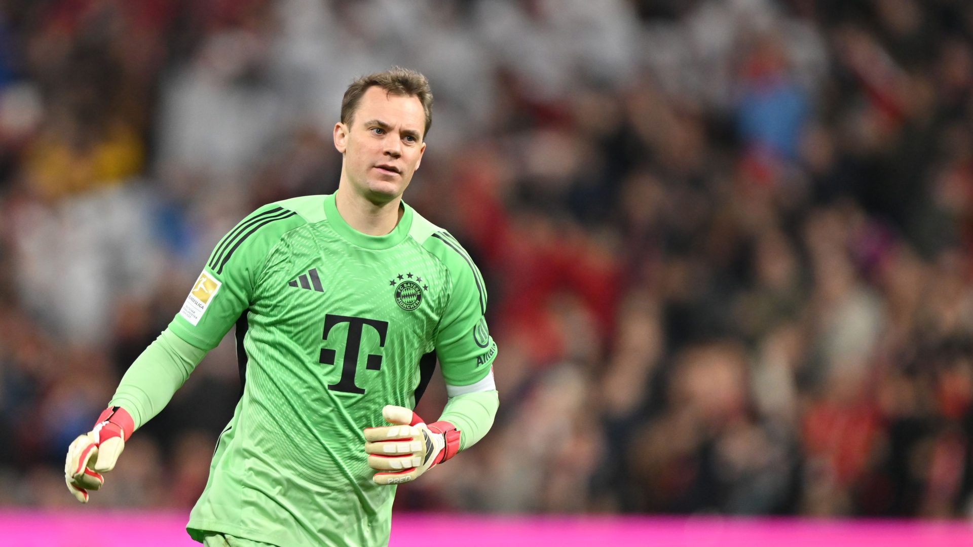 Manuel Neuer, goalkeeperul emblematic al echipei Bayern Munchen și al selecționatei Germaniei, a rememorat recent primele sale amintiri legate de competițiile europene, oferind o perspectivă personală asupra începuturilor sale în fotbal