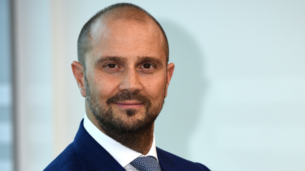 GIUSEPPE CARELLA, NOUL DIRECTOR GENERAL AL NESTLÉ România, DIN 1 APRILIE 2026 GIUSEPPE CARELLA, cu o experiență de peste 25 de ani în afaceri internaționale, va prelua funcția de Country Manager al Nestlé România începând cu data de 1 aprilie 2026