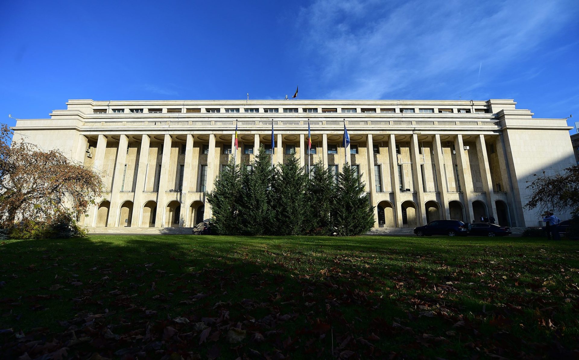 Premierul Ilie Bolojan dispune intensificarea controalelor la nivel național Premierul Ilie Bolojan a convocat luni o ședință de lucru la Palatul Victoria, unde a decis intensificarea controalelor în teren, în special în zonele cu activități extractive