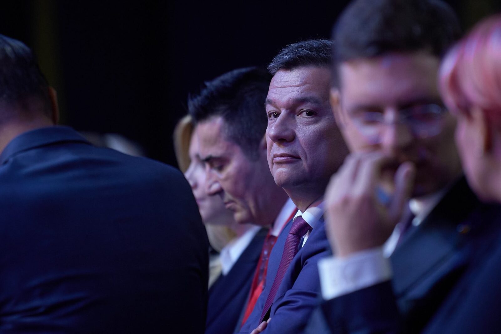 Grindeanu, pe muchie de cuțit la PSD: Sfârșitul Cabinetului?