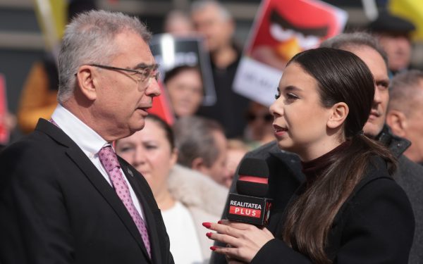 Război politic la TV: Numărul 2 din AUR, atac dur la Realitatea Plus, cu Anca Alexandrescu