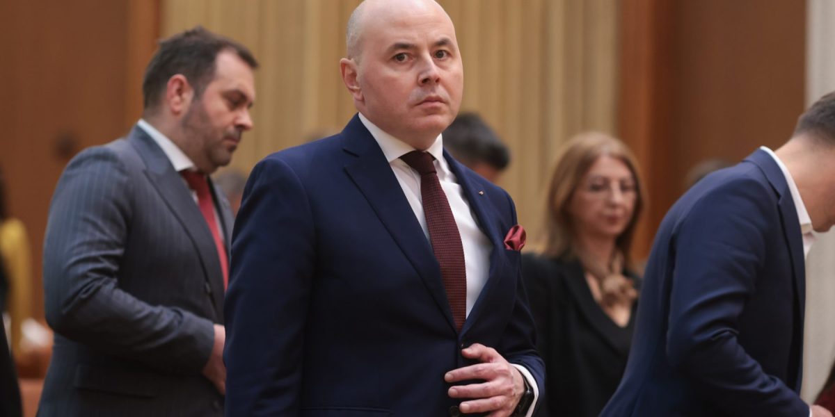 Lider PNL apără Guvernul pe listări la bursă și atacă PSD