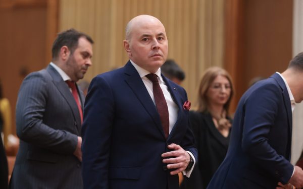 Lider PNL apără Guvernul pe listări la bursă și atacă PSD