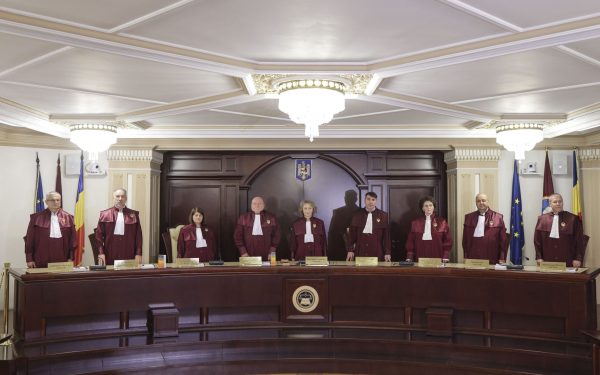 Judecătorii CCR, furioși pe sporuri: 2.300 de euro, chiar dacă nu merită!