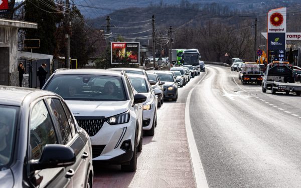 Agitație pe DN1 de la Predeal: Poliția cere rute ocolitoare