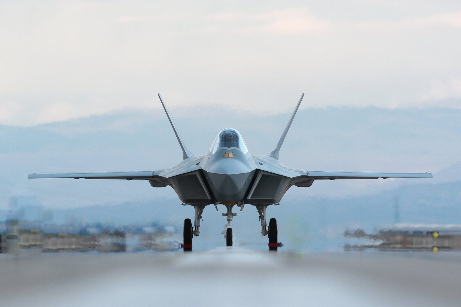Canada, cu ochii pe avionul de luptă britanic, italian și japonez