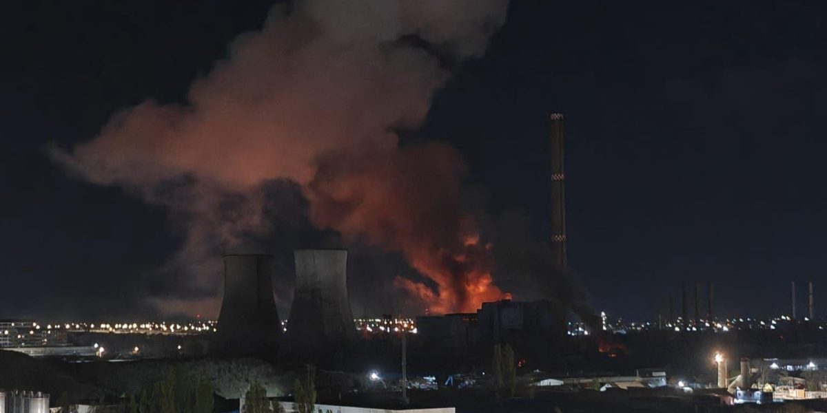 Incendiul de la CET Vest lasă mii de blocuri din București fără apă caldă