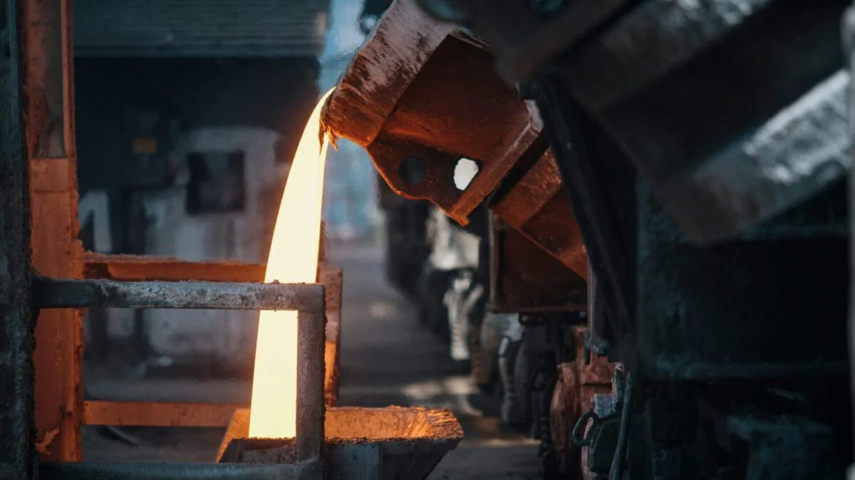 Consiliul Concurenței a dat undă verde pentru preluarea activelor ArcelorMittal Hunedoara de către UMB Steel Consiliul Concurenței a autorizat tranzacția prin care UMB Steel, parte a grupului controlat de familia Umbrărescu, va prelua activele fostei companii ArcelorMittal Hunedoara S.A