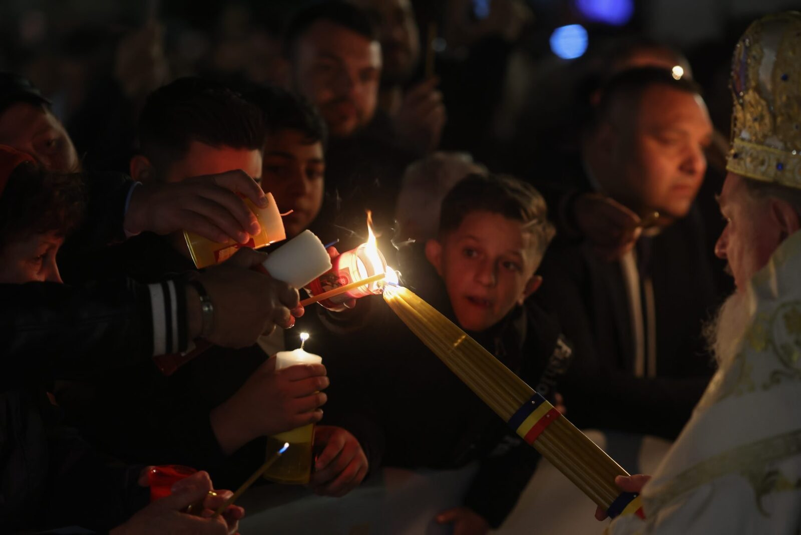 Învierea la Patriarhie: Când începe slujba și unde găsești Lumina Sfântă