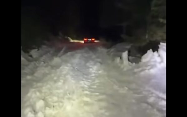 Bărbat și fiu, prinși de zăpadă în Cheile Oltețului, în Noaptea Învierii