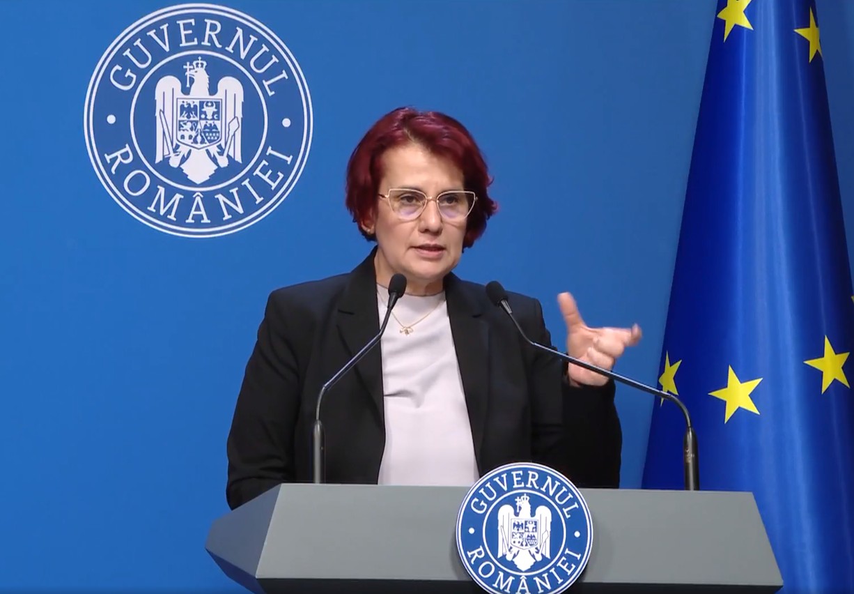 Guvernul a aprobat, vineri, o ordonanță de urgență menită să adreseze creșterea prețurilor la combustibili și impactul asupra bugetelor românești, adoptând măsuri temporare de reducere a accizei la motorină și instituirea unei suprataxe pe veniturile din vânzarea de țiței și produse energetice derivate din prelucrarea sa în România