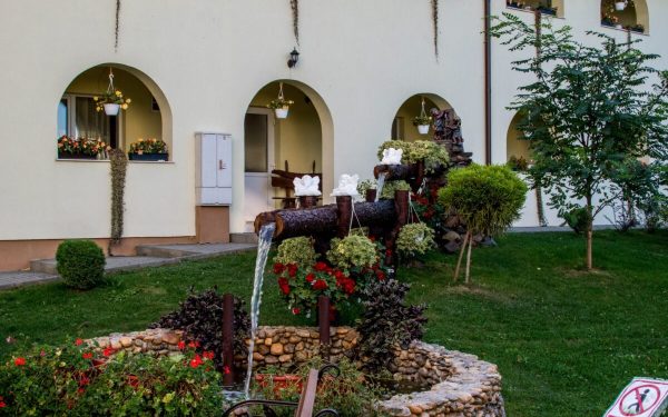 Izvorul Tămăduirii 2026: Ce tradiții respectăm pentru sănătatea trupească și sufletească?