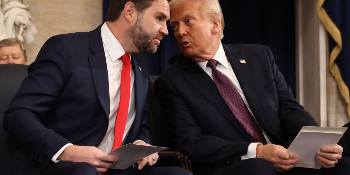 Trump și Vance, semne de retragere din Ucraina. Ce arată sondajul despre interesul americanilor?