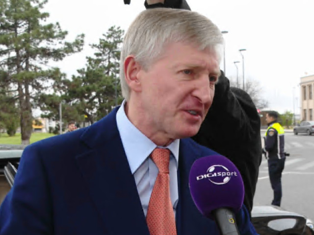 Marele Rinat Akhmetov, GEST MARE pentru Mircea Lucescu