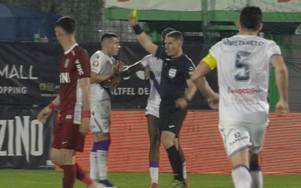 Verdict controversat la pauză: FC Argeș – CFR Cluj, final de repriză cu scântei