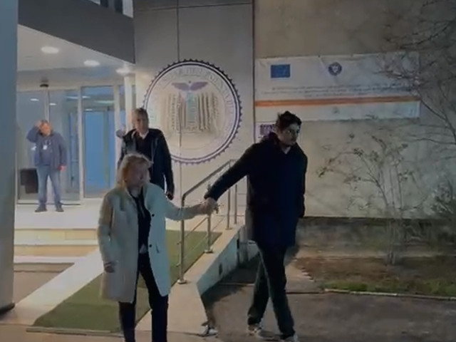 La miezul nopții, Răzvan Lucescu a ajuns la spitalul unde este internat Mircea Lucescu, aparent pentru o vizită neanunțată