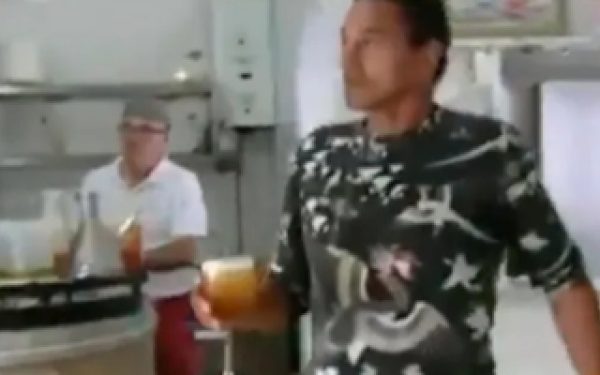 Accident șocant: Starul ajuns ospătar a pierdut piciorul din cauza unui tort