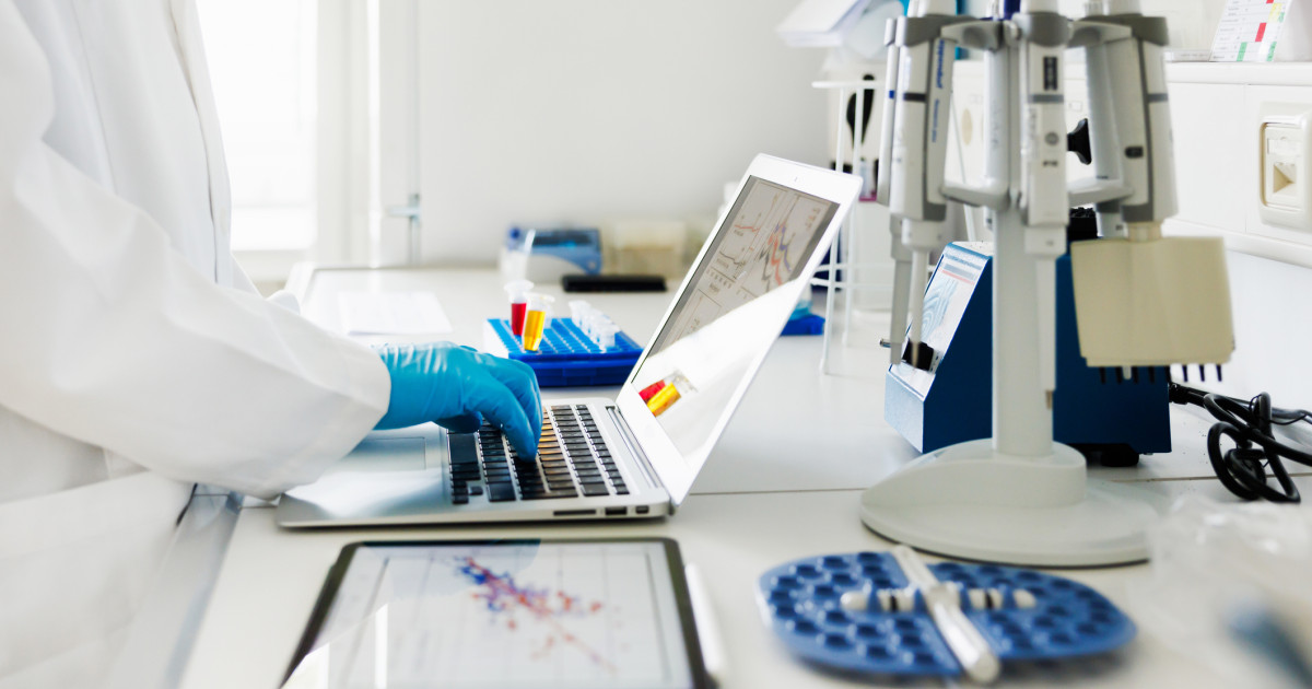 Un nou plasture inteligent, dezvoltat de cercetători, promite să ofere o alternativă non-invazivă pentru tratamentul melanomului, cea mai periculoasă formă de cancer de piele