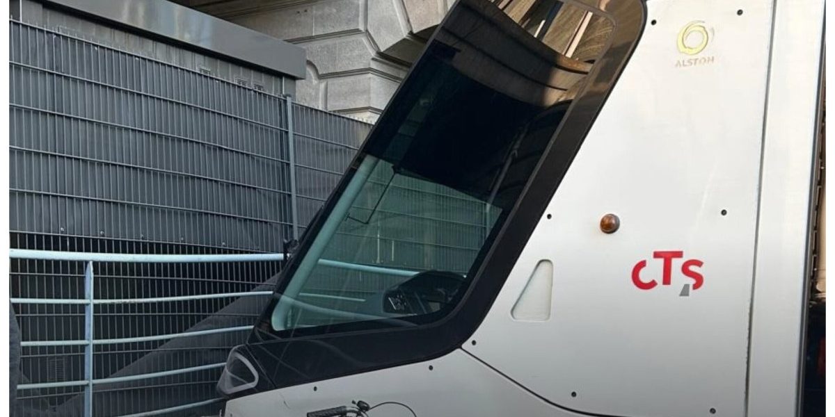 Accident la Strasbourg: Tramvai în zidul gării după ce vatmanul a leșinat, 3 răniți